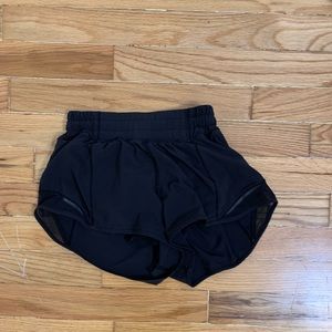 Size 2 Black Lululemon Hotty Hot 2.5”
